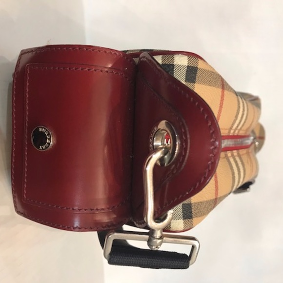 Burberry Shoulder Bag Trimmed in Red - Picture 4 of 7
